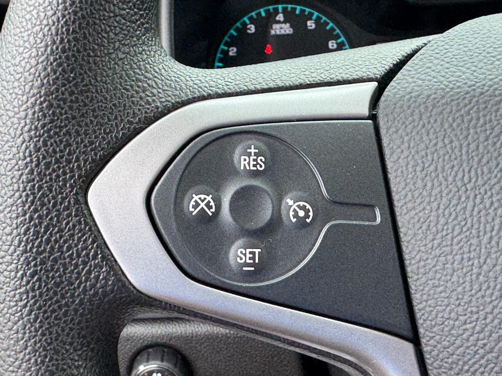 Chevrolet Colorado Vehicle Full-screen Gallery Image 18