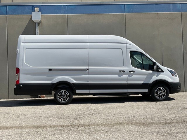 Ford E-Transit Cargo Van Vehicle Image 02