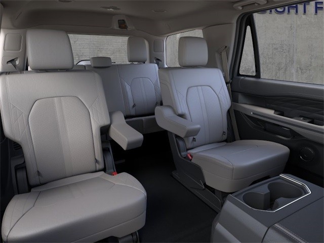 Ford Expedition Vehicle Image 11