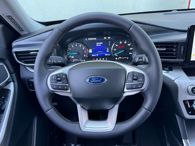Ford Explorer Vehicle Image 06