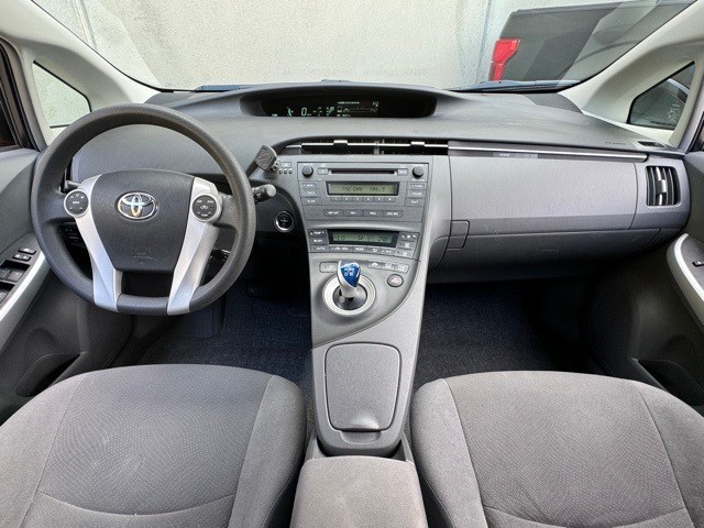 Toyota Prius Vehicle Image 05
