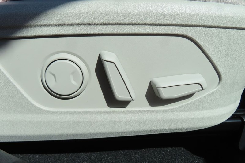 Kia Sorento Plug-In Hybrid Vehicle Image 21