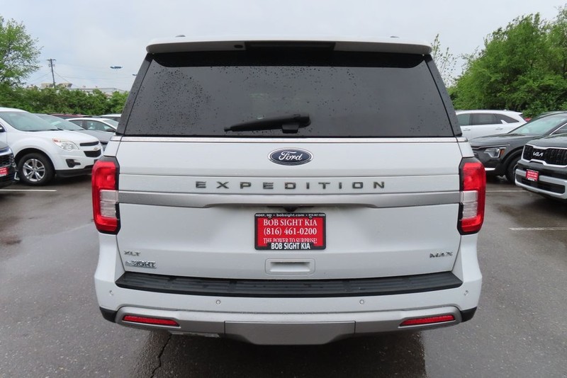 Ford Expedition Max Vehicle Image 16