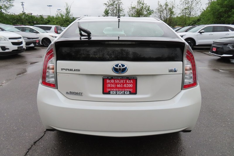 Toyota Prius Vehicle Image 13