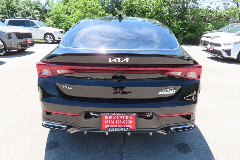 Kia K5 Vehicle Image 13