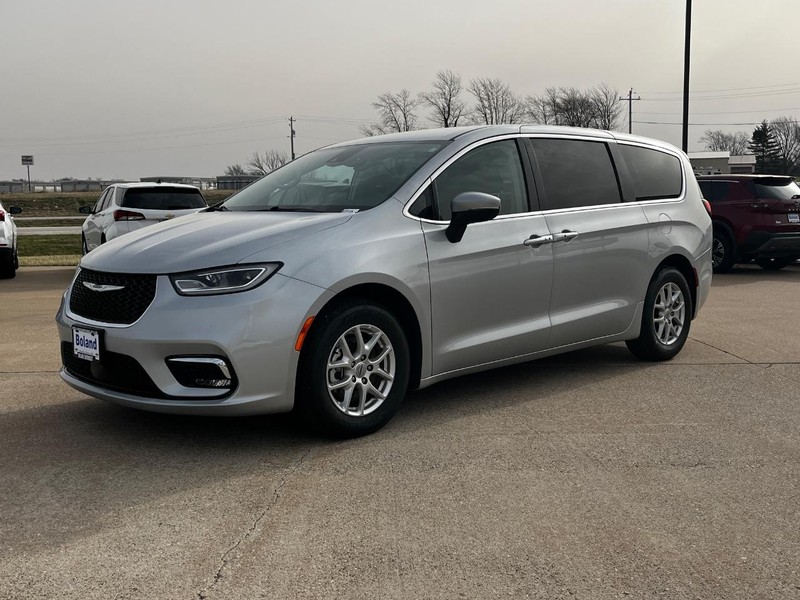 Chrysler Pacifica Vehicle Image 08