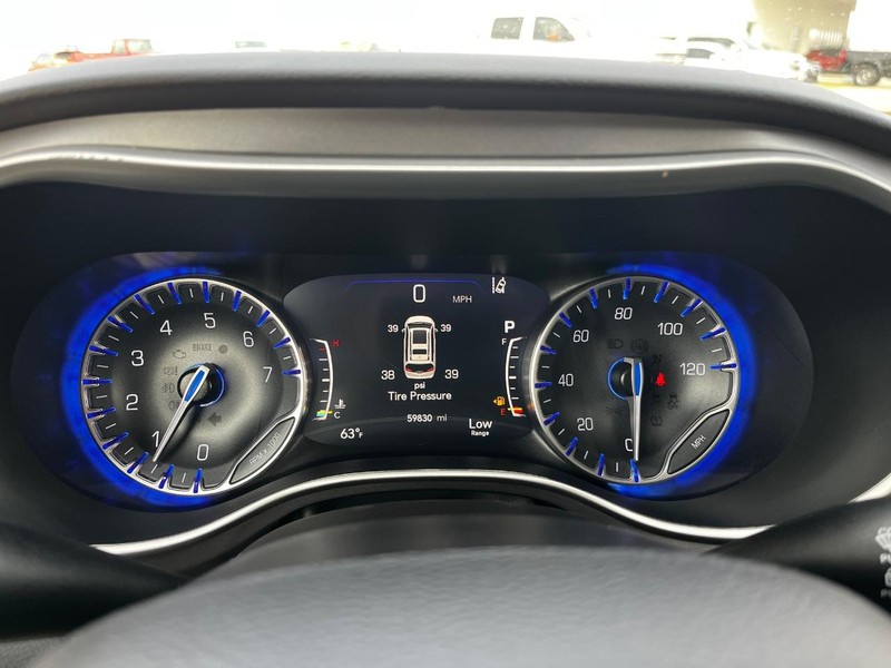 Chrysler Pacifica Vehicle Image 20