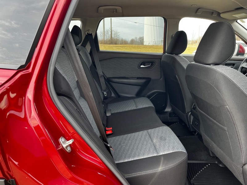 Nissan Rogue Vehicle Image 10