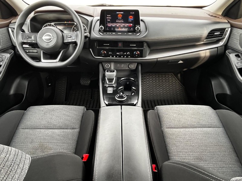 Nissan Rogue Vehicle Image 11