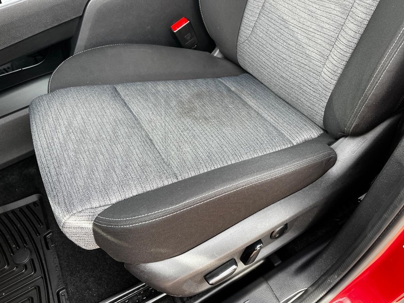Nissan Rogue Vehicle Image 15