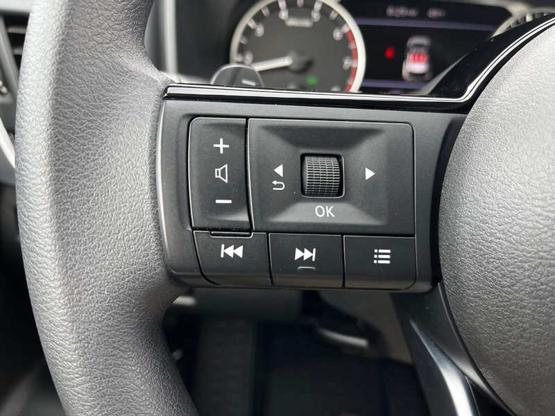 Nissan Rogue Vehicle Image 16