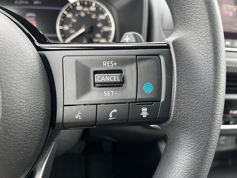 Nissan Rogue Vehicle Image 17