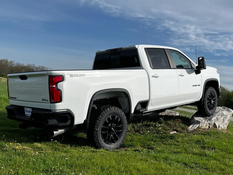 Chevrolet Silverado 2500HD Vehicle Image 03