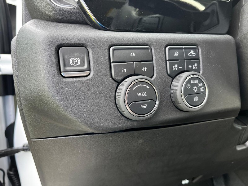 Chevrolet Silverado 2500HD Vehicle Image 10