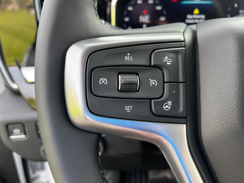 Chevrolet Silverado 2500HD Vehicle Image 11