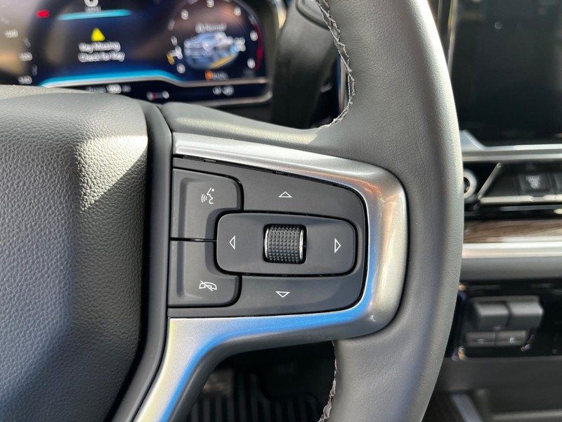 Chevrolet Silverado 2500HD Vehicle Image 12