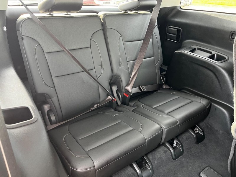 GMC Acadia Vehicle Image 11