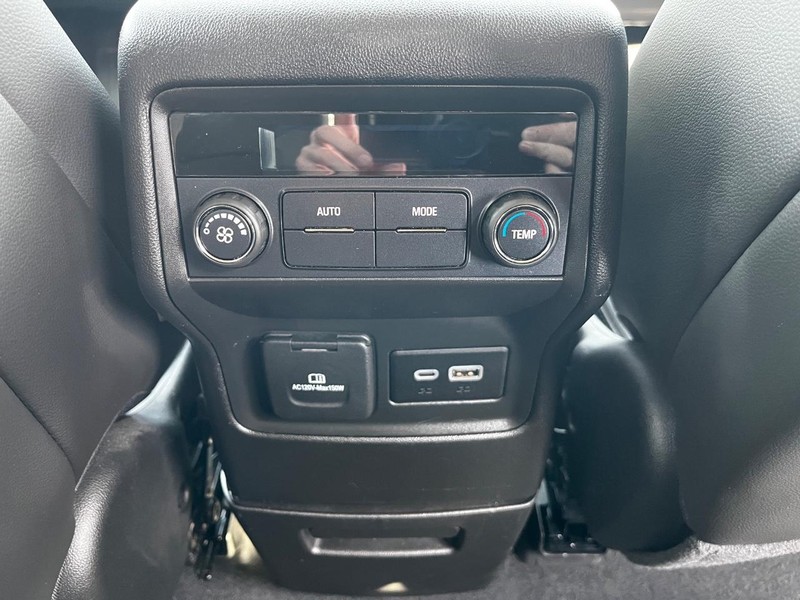 GMC Acadia Vehicle Image 12