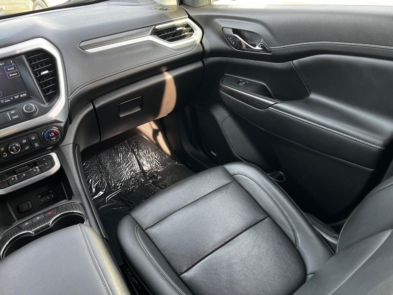 GMC Acadia Vehicle Image 15
