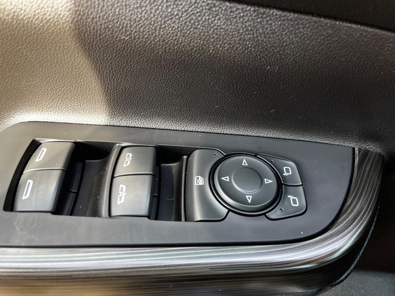 GMC Acadia Vehicle Image 16