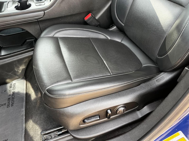 GMC Acadia Vehicle Image 17