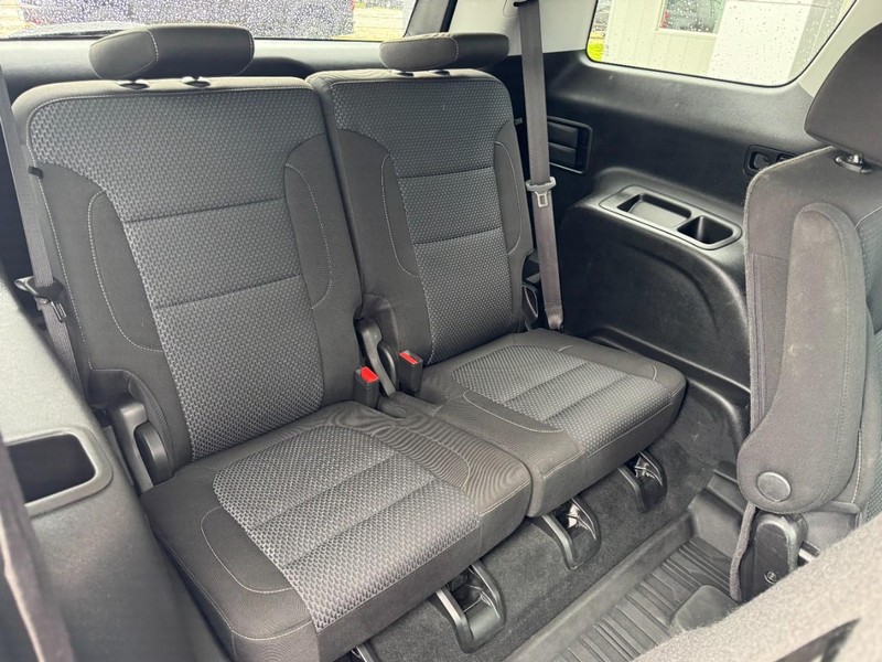 GMC Acadia Vehicle Image 11