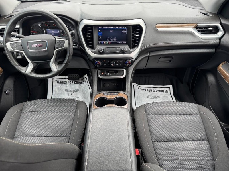 GMC Acadia Vehicle Image 12