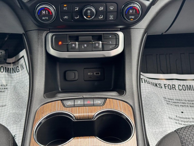 GMC Acadia Vehicle Image 15
