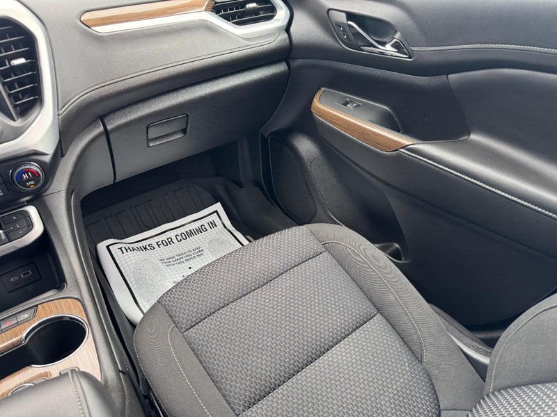 GMC Acadia Vehicle Image 16