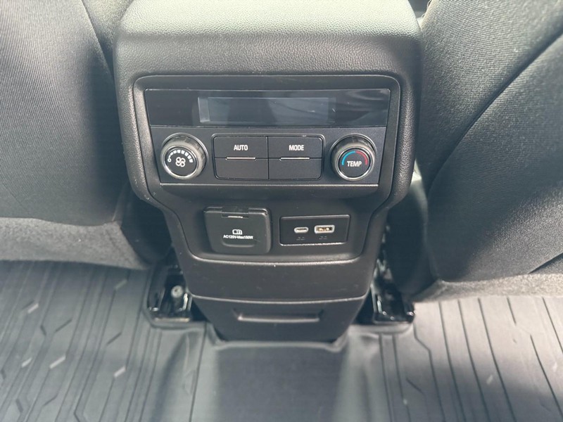 GMC Acadia Vehicle Image 17
