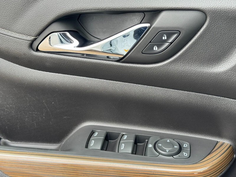 GMC Acadia Vehicle Image 25