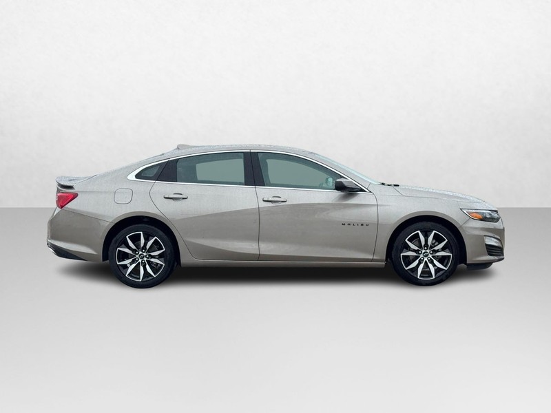 Chevrolet Malibu Vehicle Full-screen Gallery Image 02