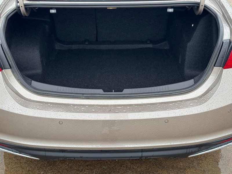 Chevrolet Malibu Vehicle Full-screen Gallery Image 04