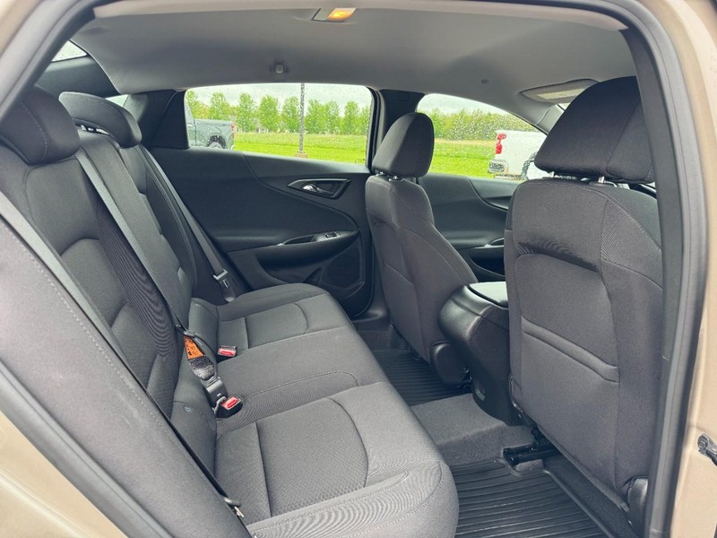 Chevrolet Malibu Vehicle Image 10