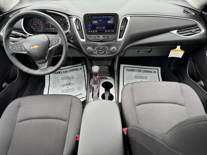 Chevrolet Malibu Vehicle Image 11