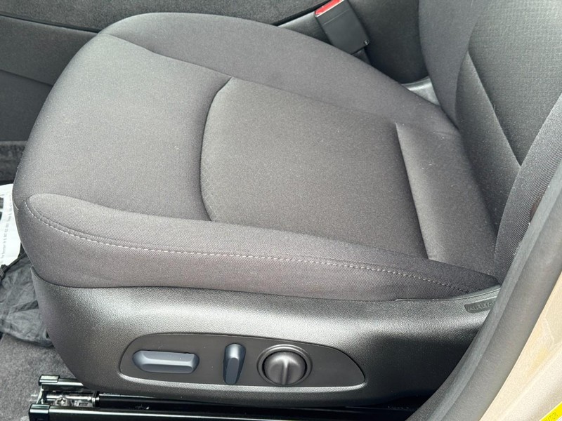 Chevrolet Malibu Vehicle Full-screen Gallery Image 22