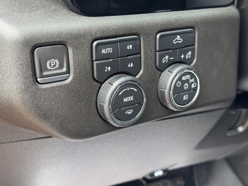 Chevrolet Silverado 1500 Vehicle Image 17