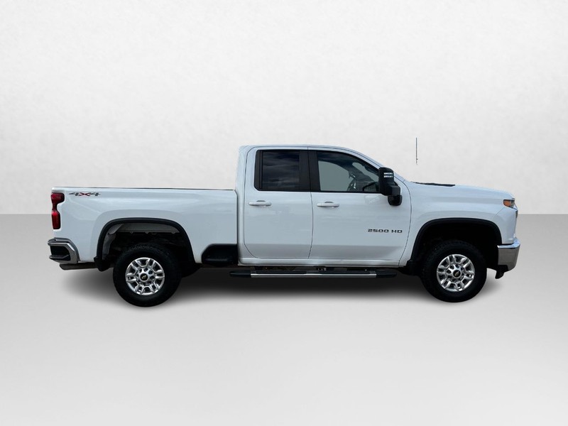Chevrolet Silverado 2500HD Vehicle Image 02