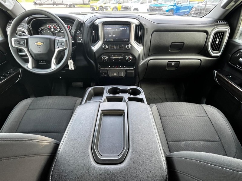 Chevrolet Silverado 2500HD Vehicle Image 11