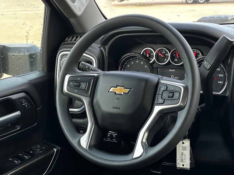 Chevrolet Silverado 2500HD Vehicle Image 12
