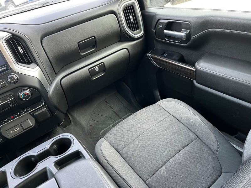 Chevrolet Silverado 2500HD Vehicle Image 13