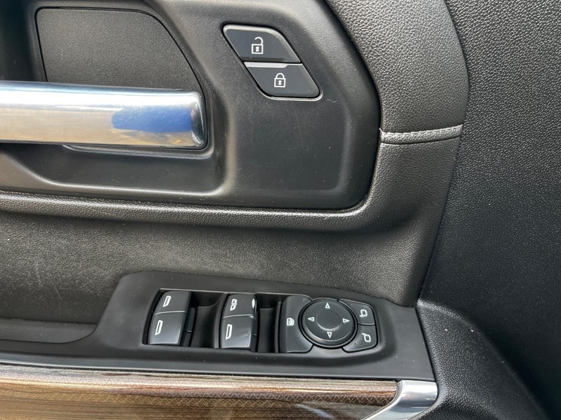 Chevrolet Silverado 2500HD Vehicle Image 14