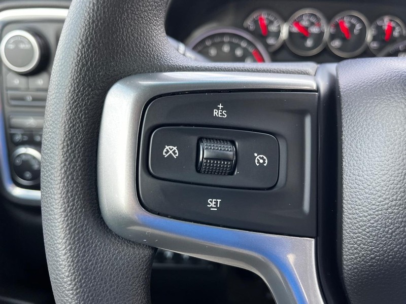 Chevrolet Silverado 2500HD Vehicle Image 17