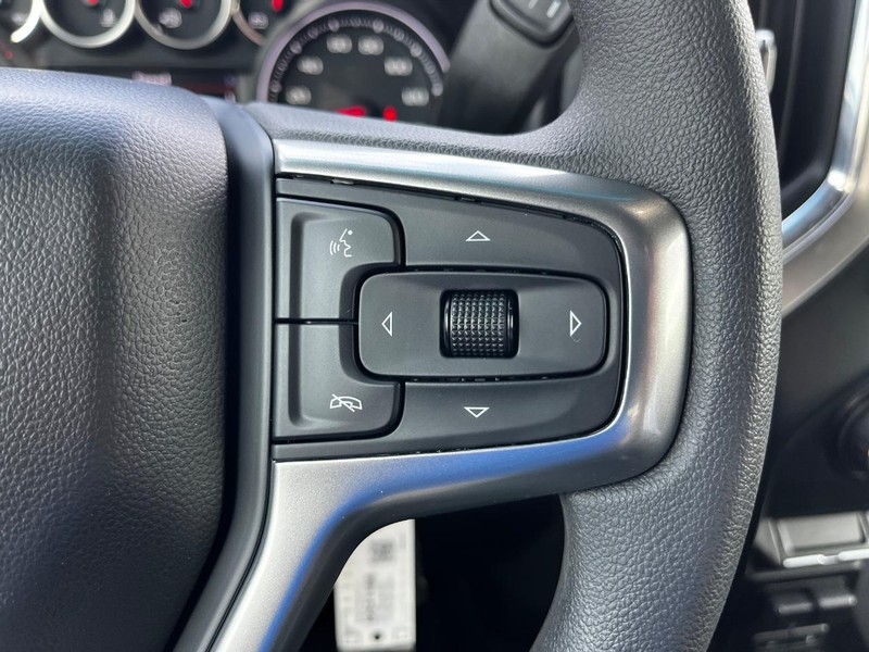 Chevrolet Silverado 2500HD Vehicle Image 18