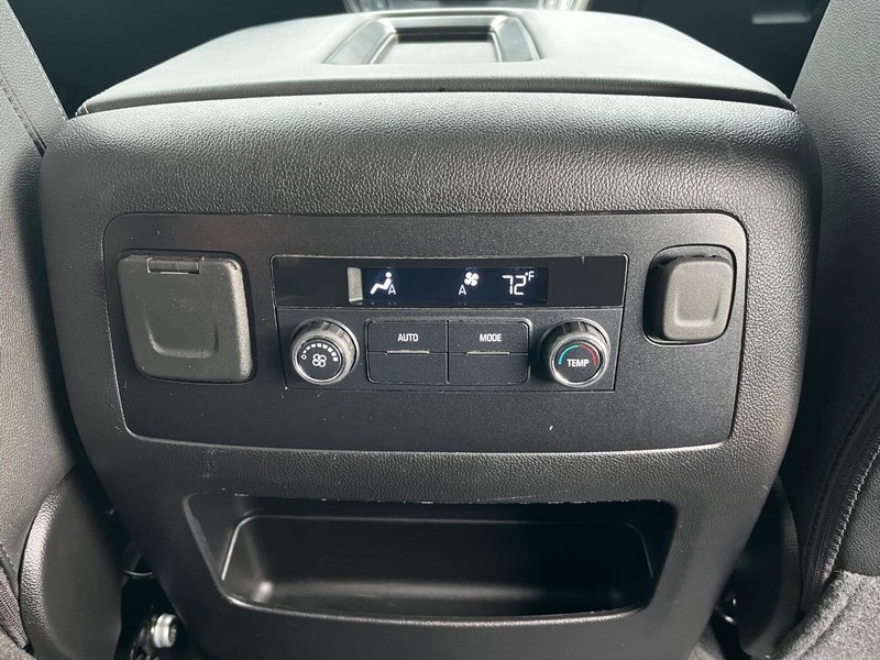 Chevrolet Tahoe Vehicle Image 12