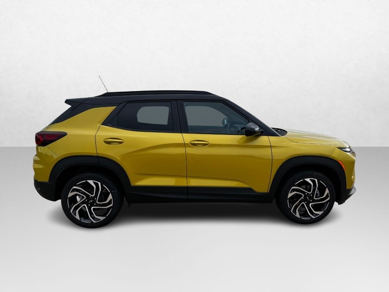 Chevrolet TrailBlazer Vehicle Image 02