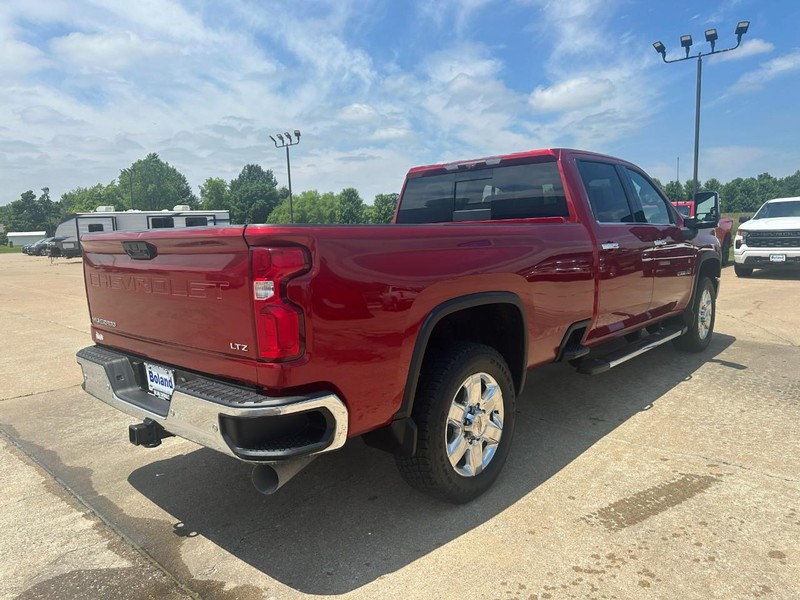 Chevrolet Silverado 2500HD Vehicle Image 03