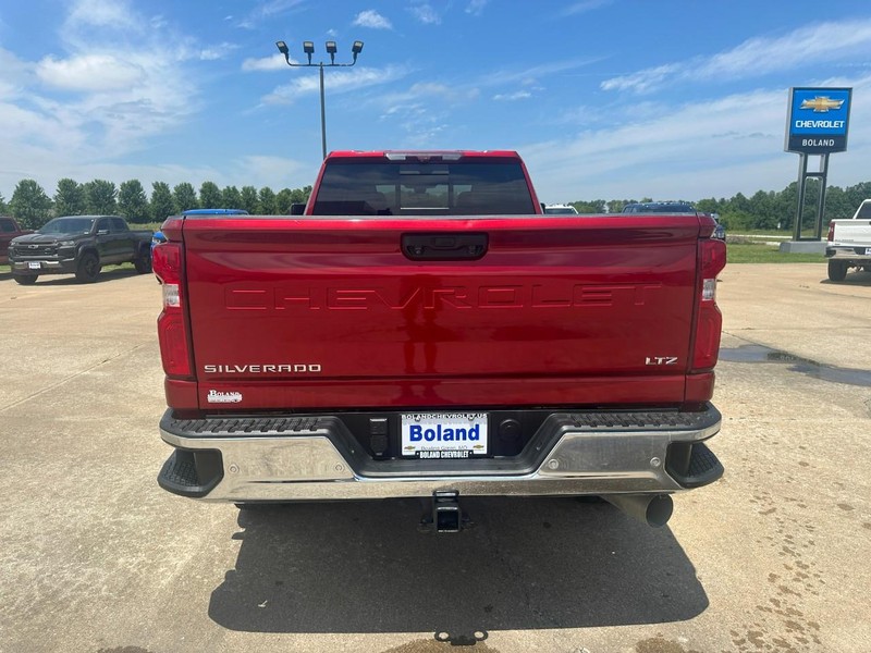 Chevrolet Silverado 2500HD Vehicle Image 04