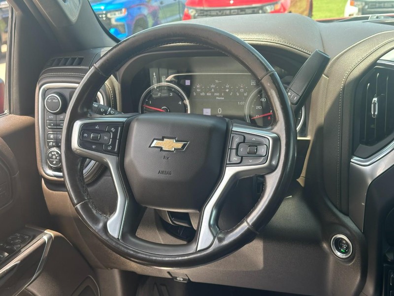Chevrolet Silverado 2500HD Vehicle Image 12
