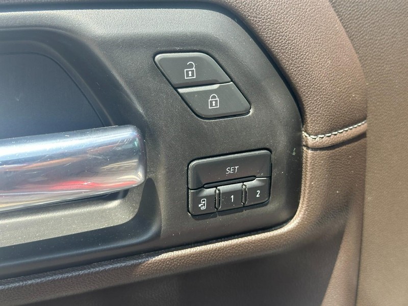 Chevrolet Silverado 2500HD Vehicle Image 16